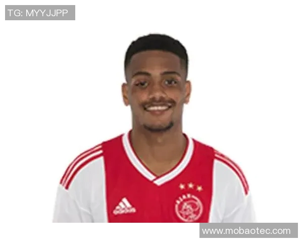 达尼洛：从足球新星到世界舞台的闪耀之星的成长之路